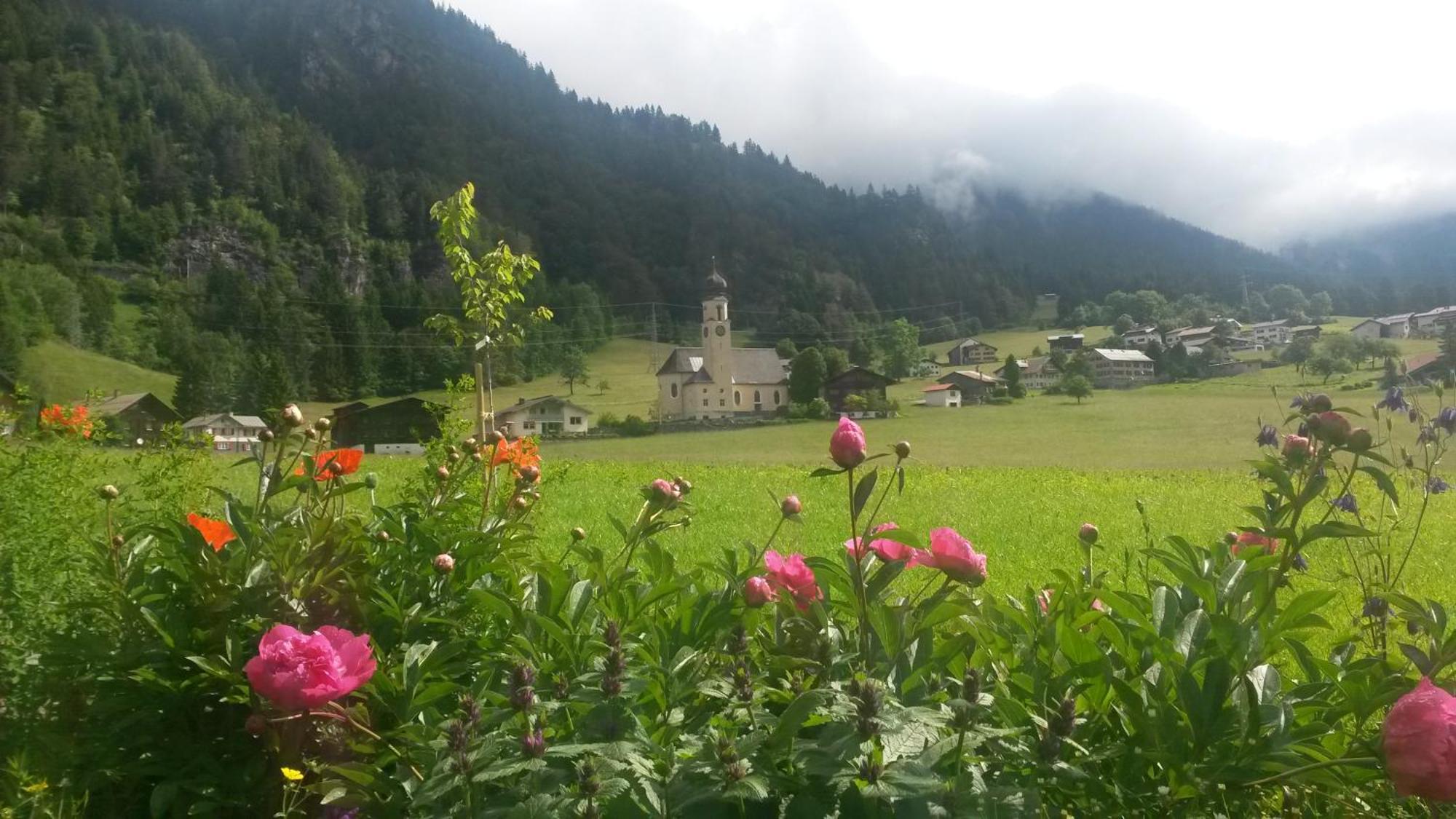 Gaestehaus Zum Baeren Apartment Wald am Arlberg Exterior photo