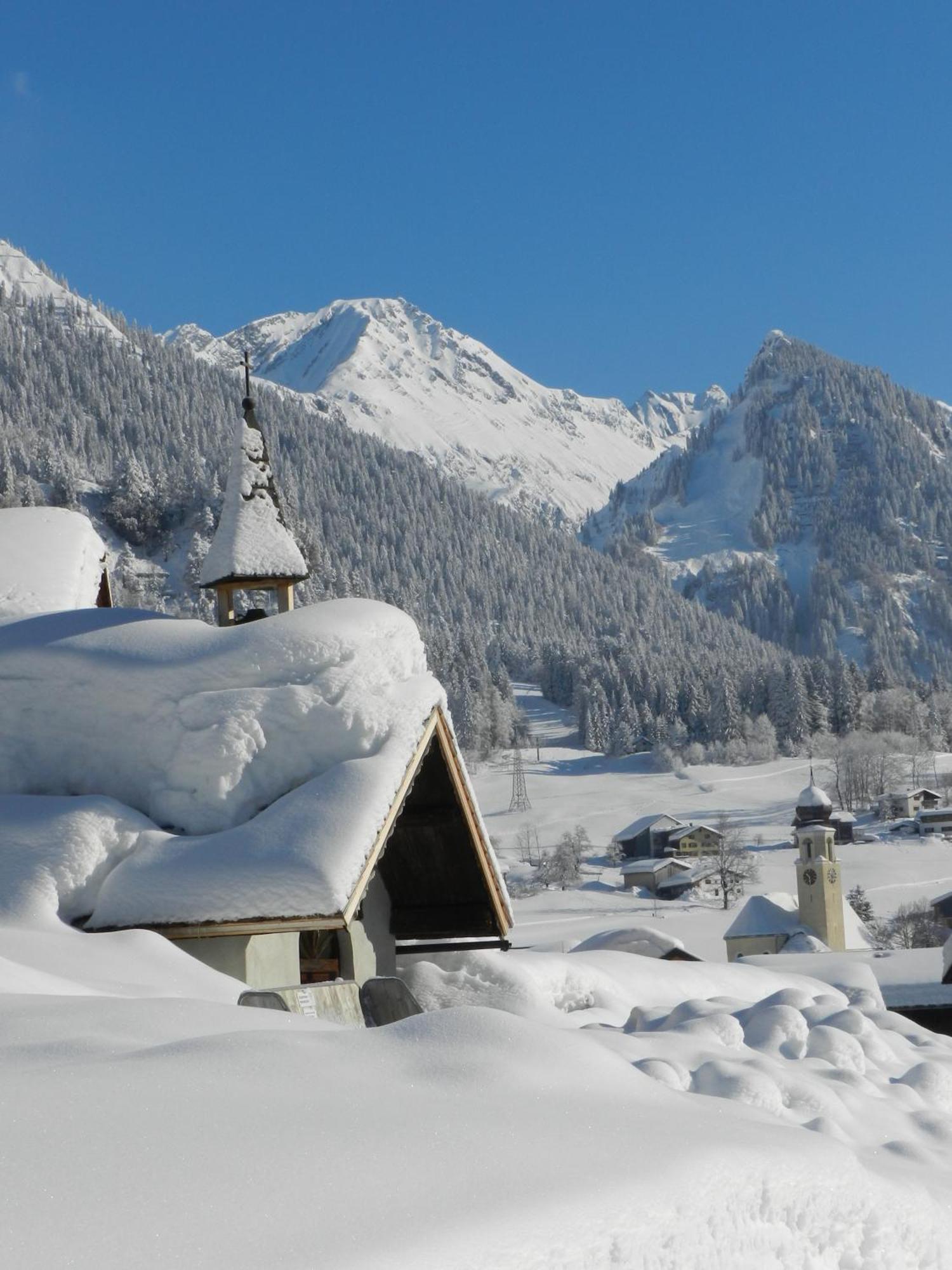 Gaestehaus Zum Baeren Apartment Wald am Arlberg Exterior photo